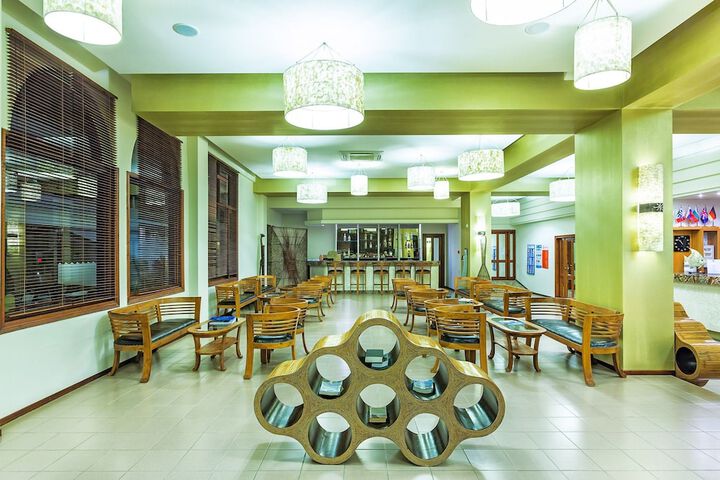 Entrance & Lobby