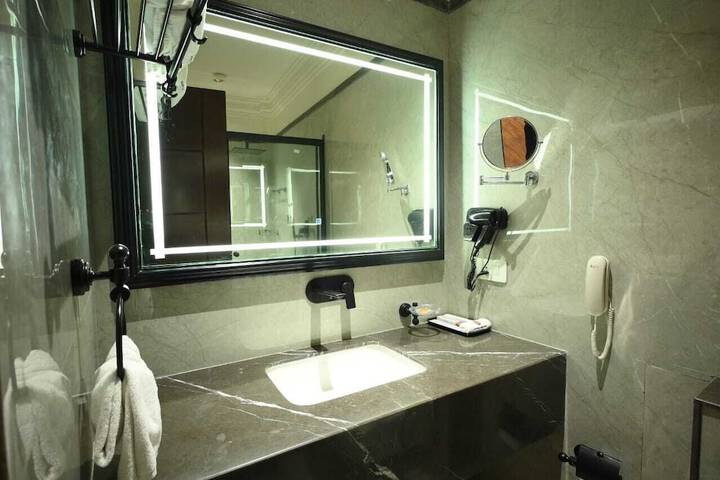 Room 83 of 161