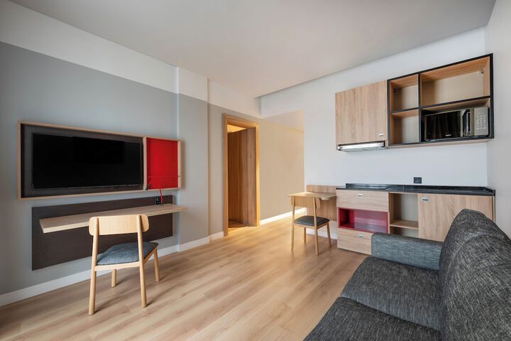 Room 31 of 195