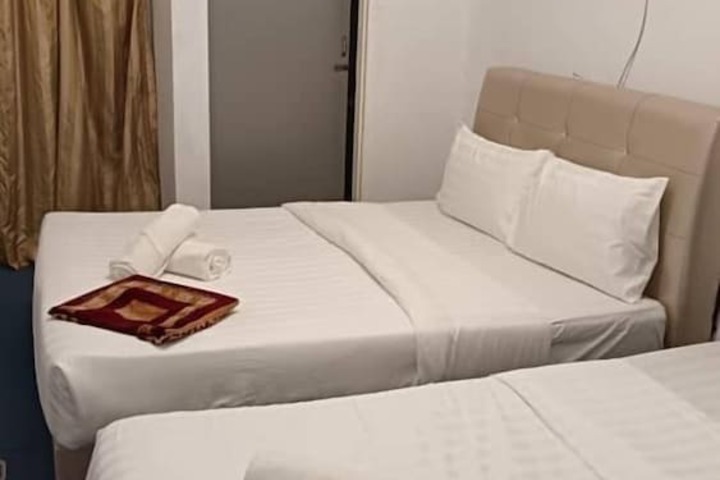 Room 13 of 73