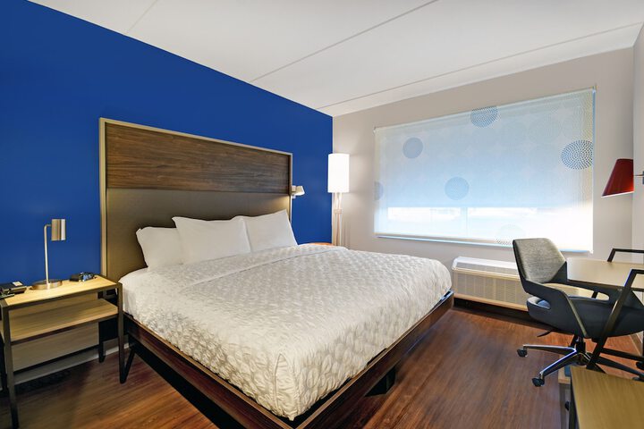1 King Bed (17 of 18)