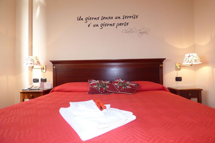 Room 12 of 76