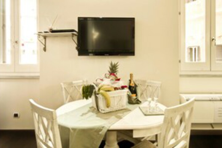 Room 4 of 14