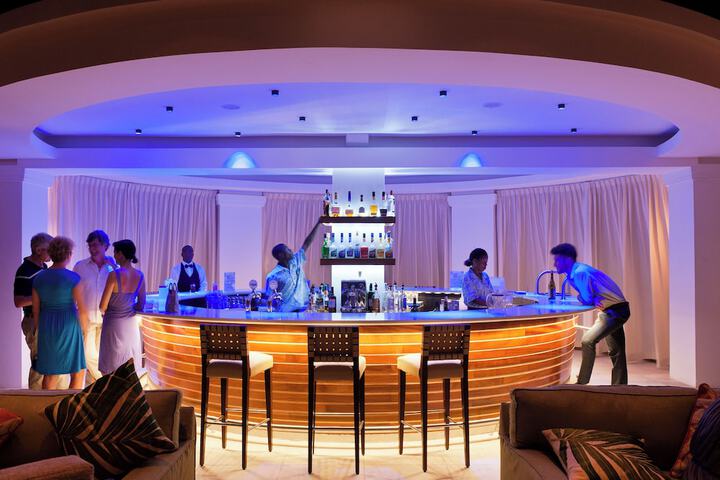 Lounge 108 of 119