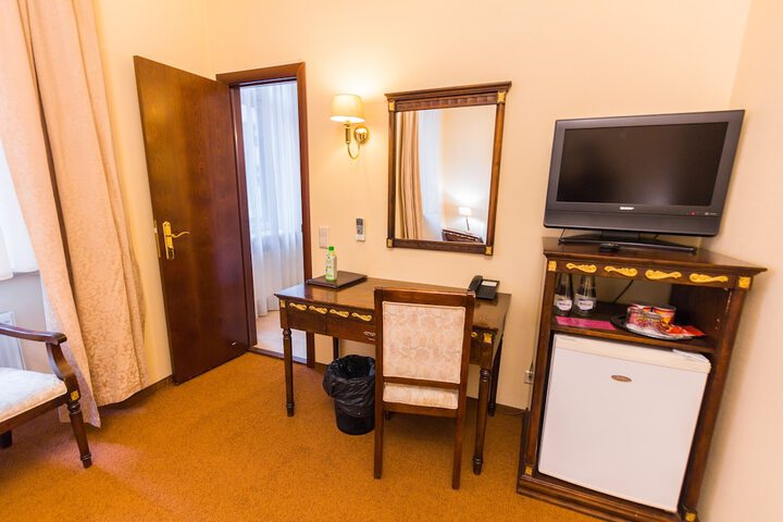 Room 72 of 131
