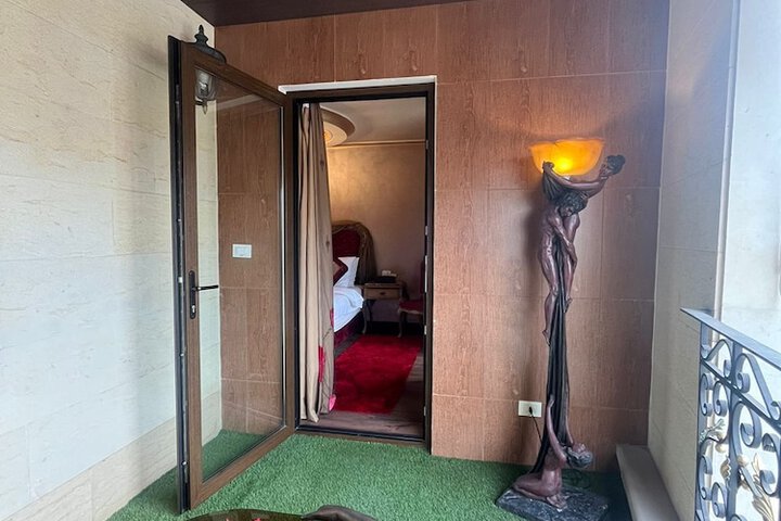 Room 47 of 94