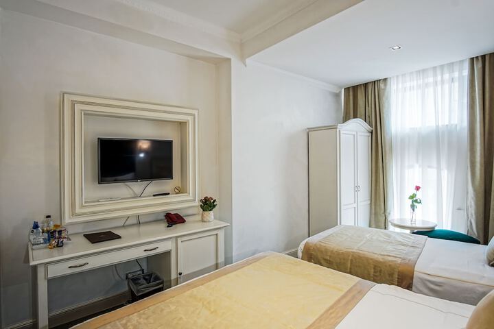 Room 18 of 108