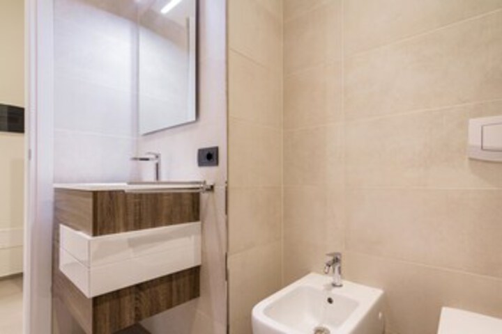 Room 4 of 25