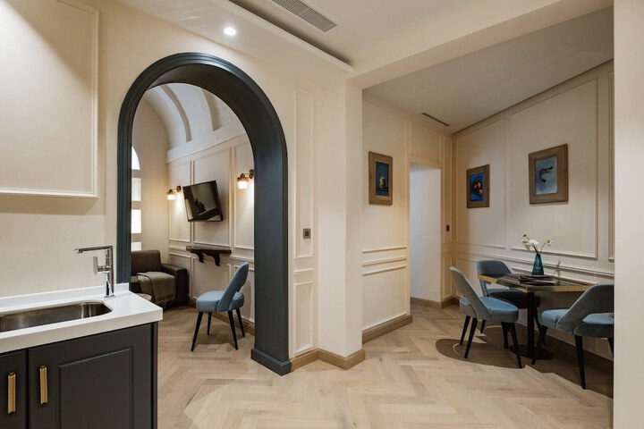 Room 17 of 48