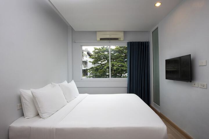 Room 9 of 33