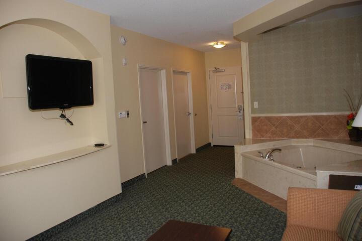 Suite 1 King Bed (8 of 12)