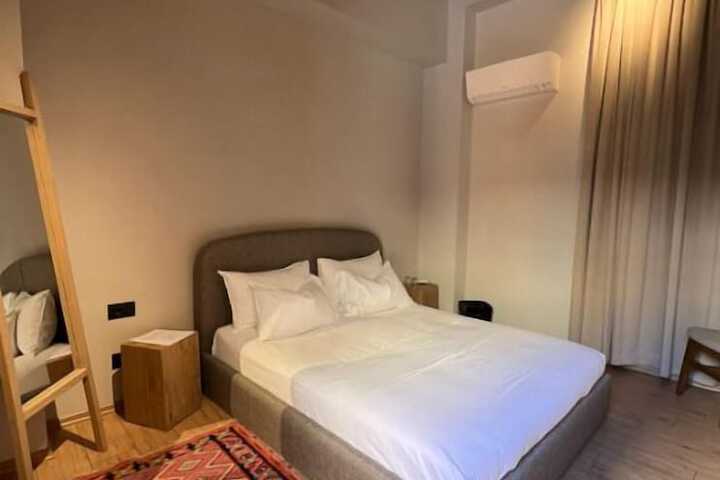Room 58 of 93