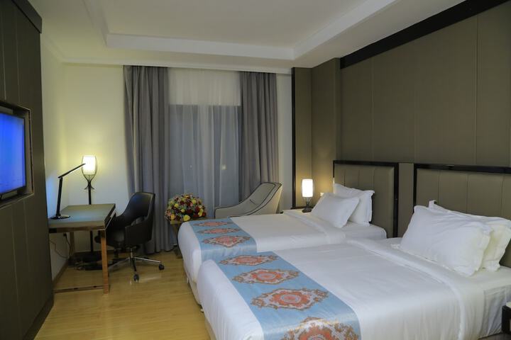 Room 5 of 33