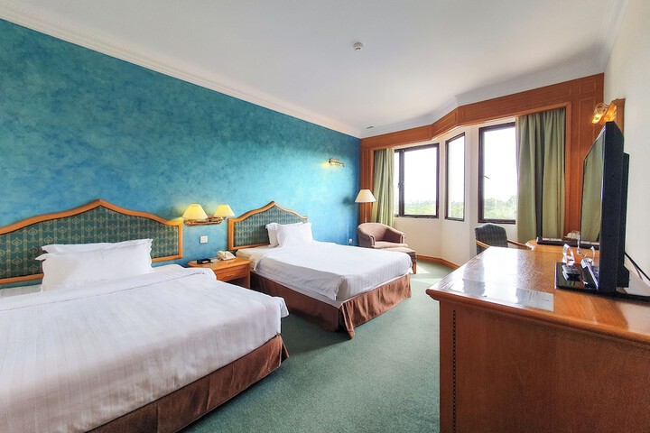 Room 3 of 65