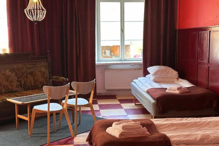 Room 53 of 87