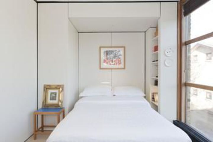 Room 52 of 166
