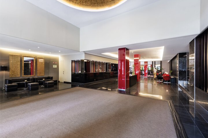 Entrance & Lobby