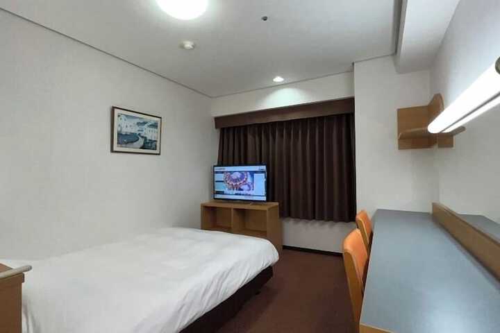 Room 3 of 6