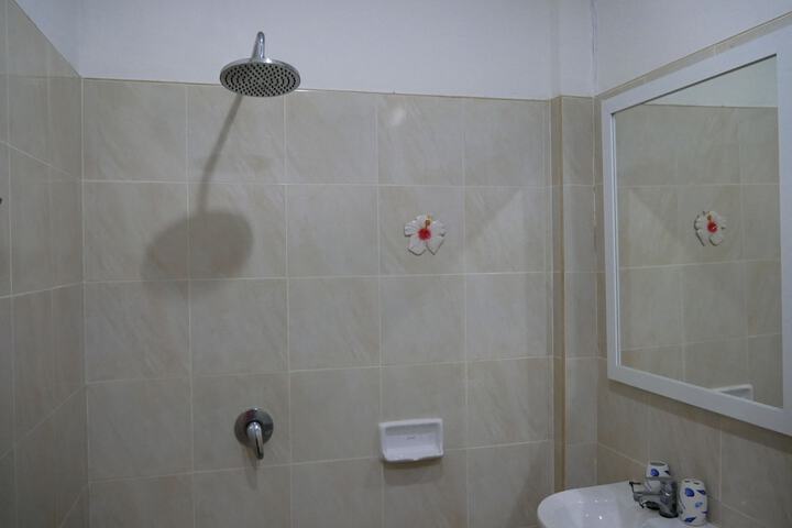 Room 16 of 38