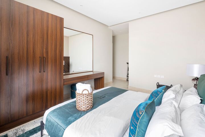 Room 10 of 24