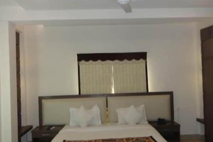 Room 10 of 15