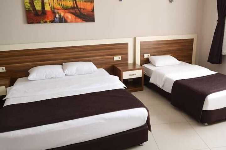 Room 6 of 8