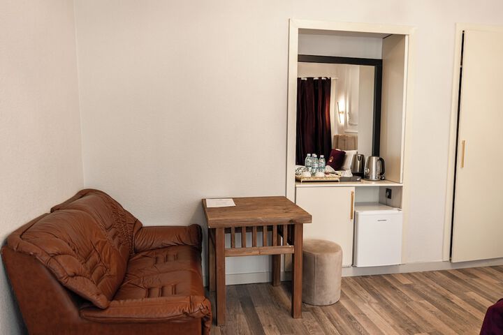 Room 8 of 15