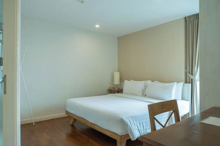 Room 27 of 142