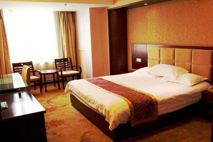 Room 5 of 16