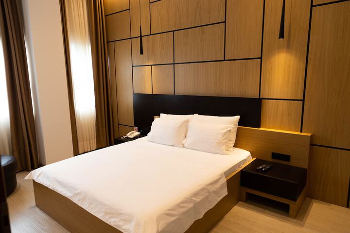Room 11 of 26