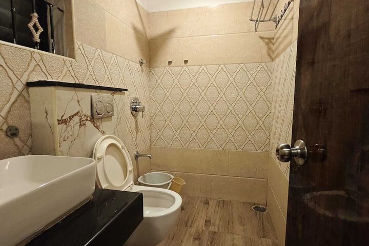 Room 24 of 32
