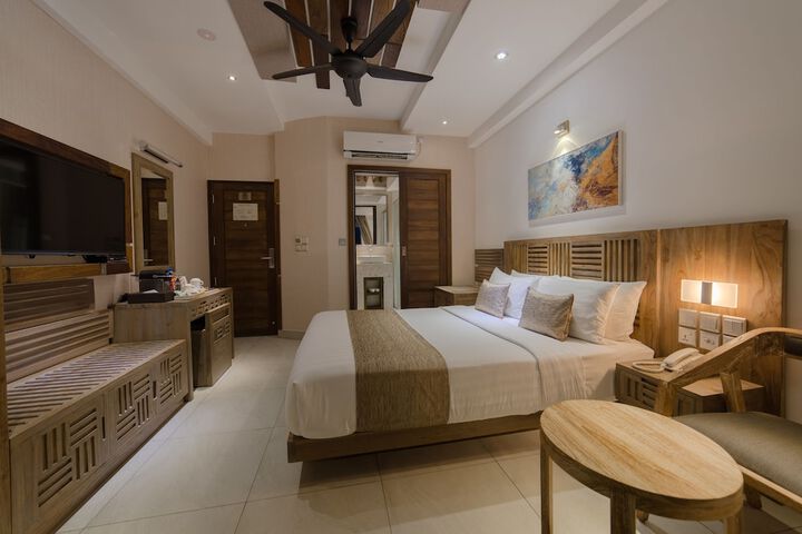 Room 18 of 118