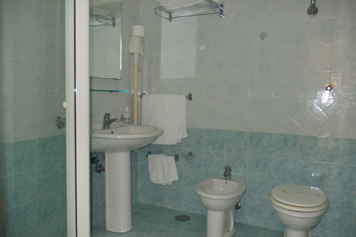 Room 7 of 79