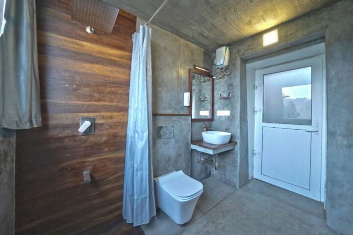 Room 17 of 25