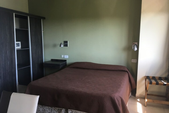 Room 4 of 40