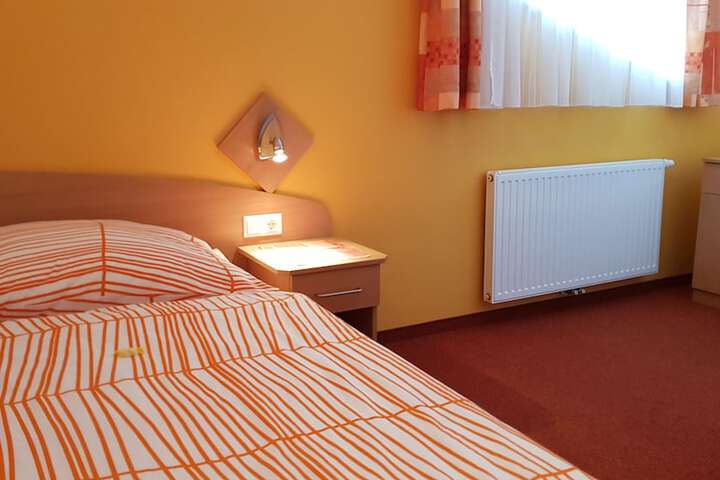 Room 5 of 34