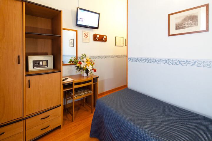 Room 26 of 67
