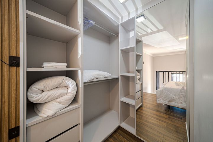 Room 5 of 13