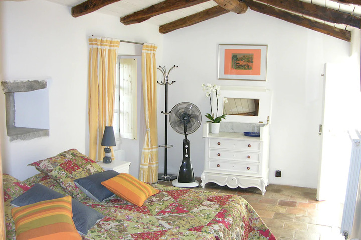 Room 4 of 5