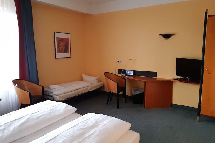 Room 18 of 48