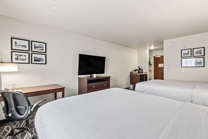 2 Queen Beds (3 of 10)