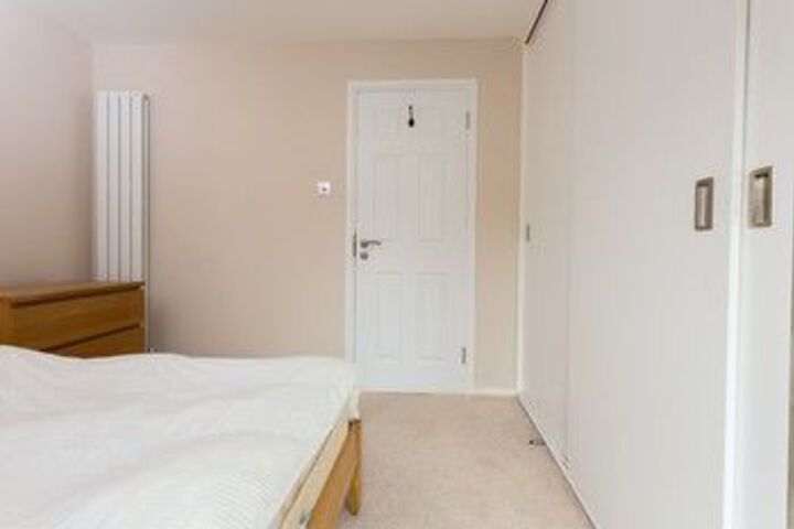 Room 10 of 28