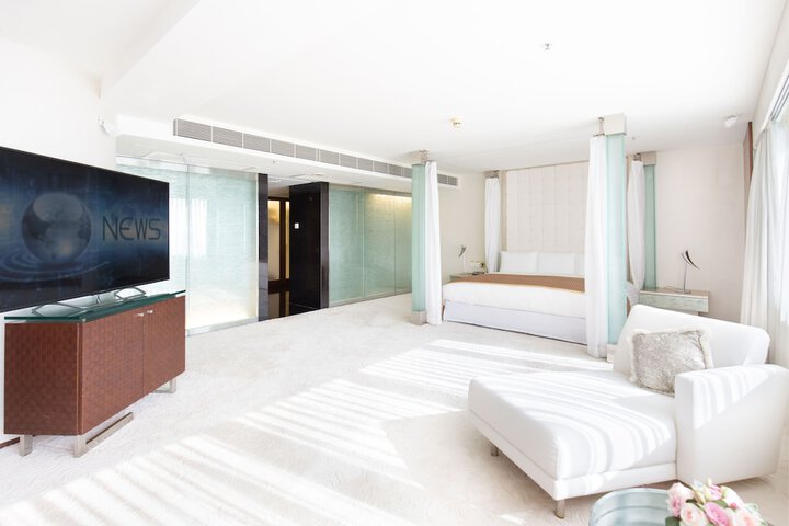 Room 33 of 112