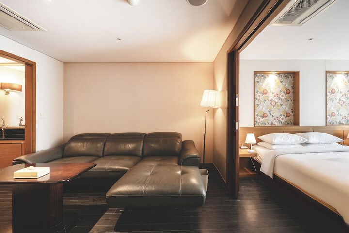 Room 25 of 151