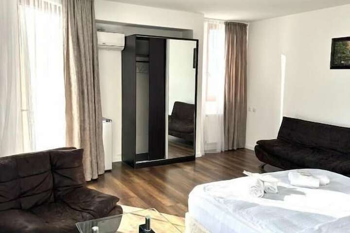 Room 5 of 87