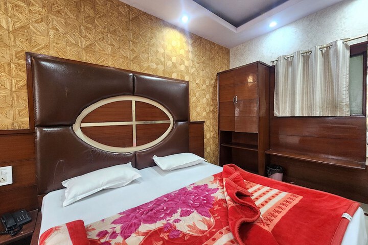Room 33 of 49