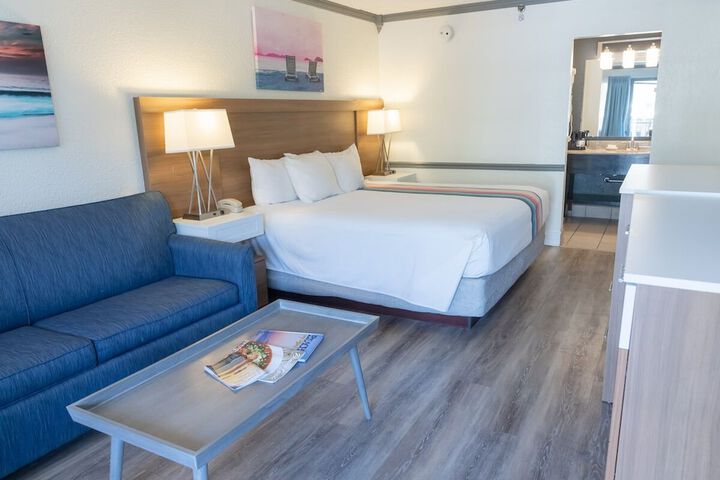 Room 10 of 32