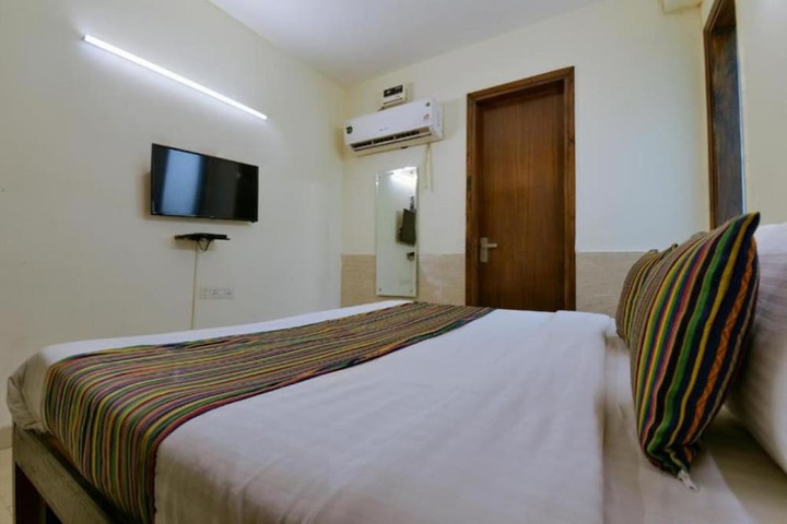 Room 15 of 37