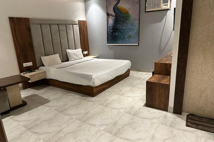 Room 11 of 26