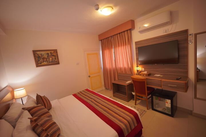 Room 25 of 61